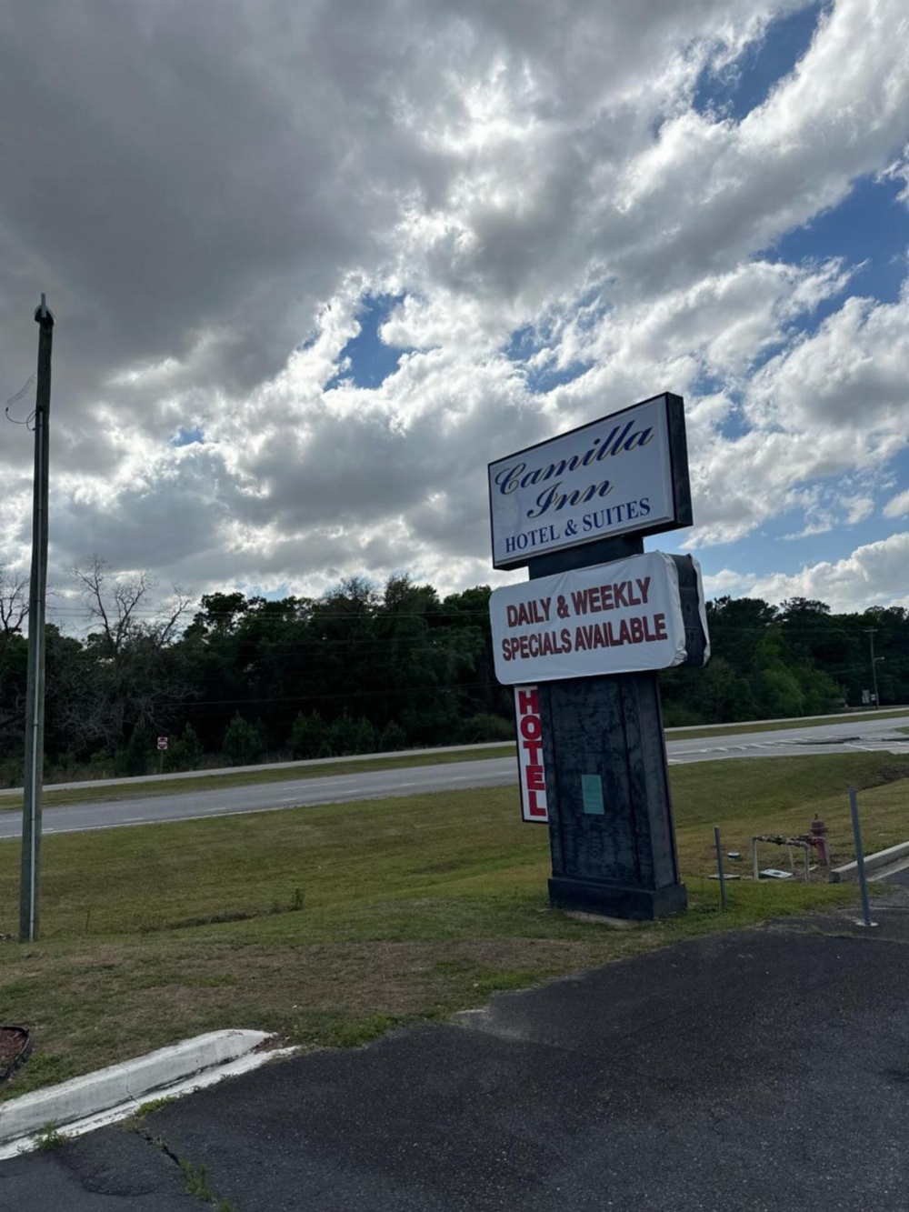 Camilla Inn & Suites Main image