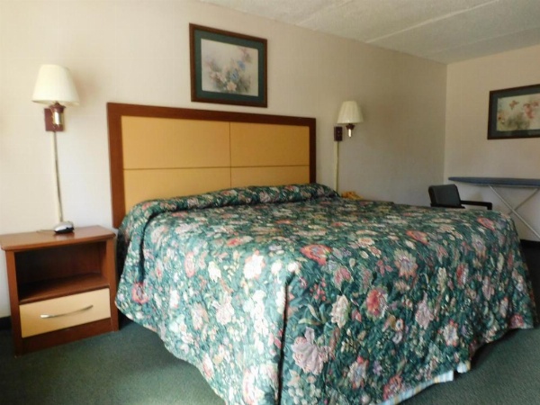 Camilla Inn & Suites image 42