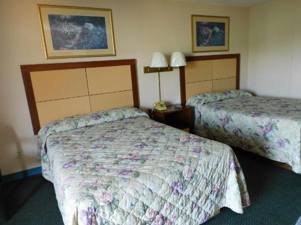 Camilla Inn & Suites image 43
