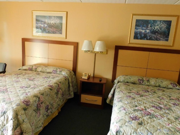 Camilla Inn & Suites image 44