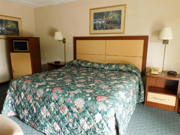 Camilla Inn & Suites image 46
