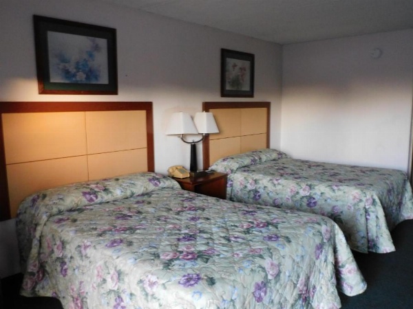 Camilla Inn & Suites image 49
